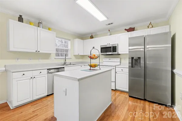 $407,900 | 14212 Waterlyn Drive, Charlotte, NC 28278
