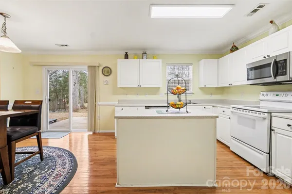 $407,900 | 14212 Waterlyn Drive, Charlotte, NC 28278