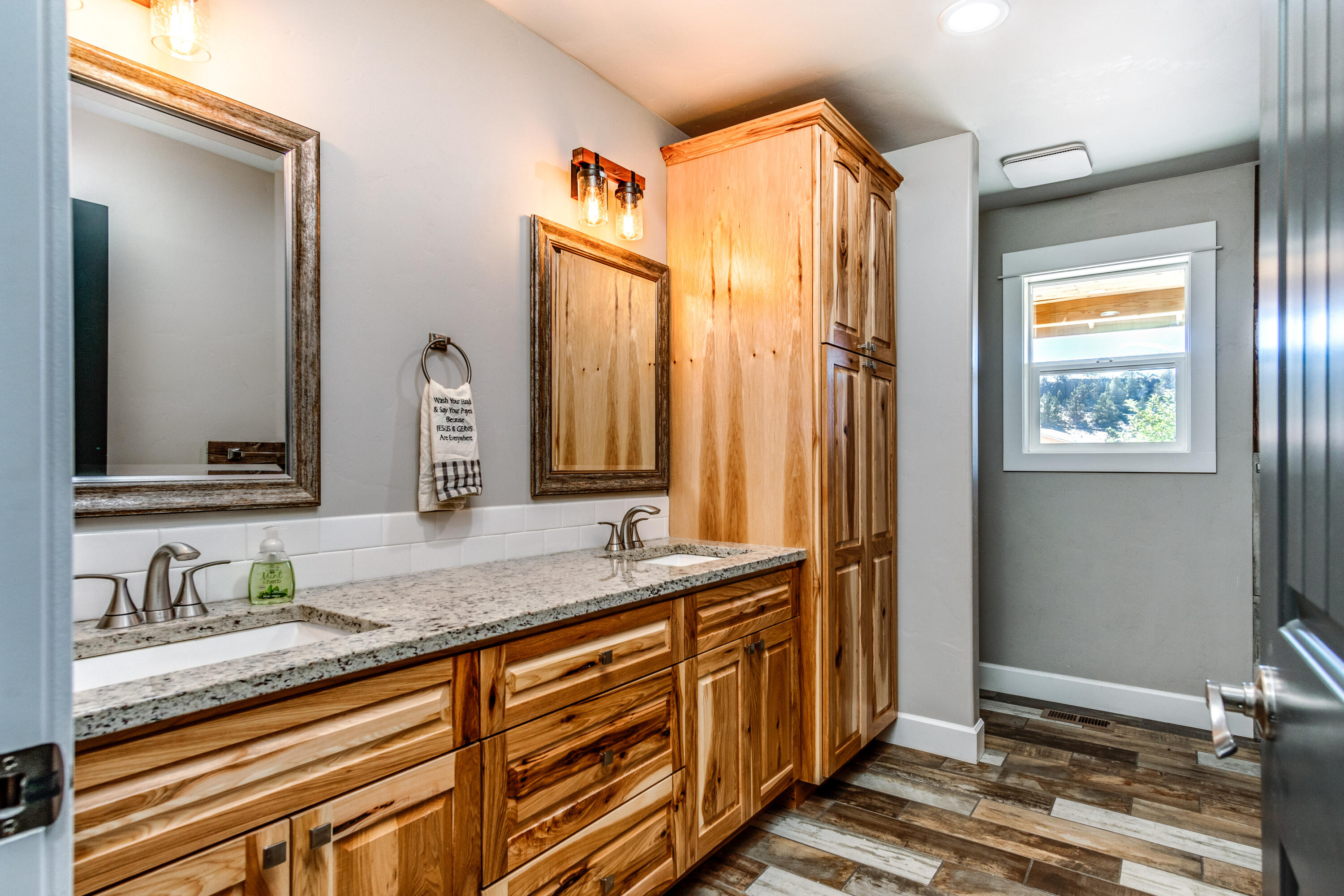 4893 Southwest Trout Road Terrebonne, OR 97760 - Photo 22 of 63 Main bath with double vanity and lots of storage