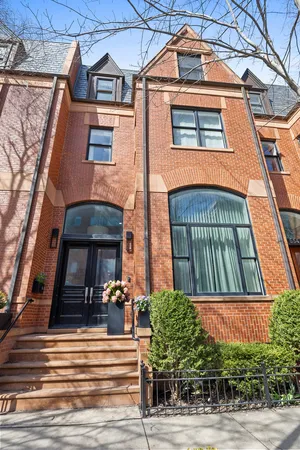 $2,599,900 | 556 West Grant Place, Chicago, IL 60614