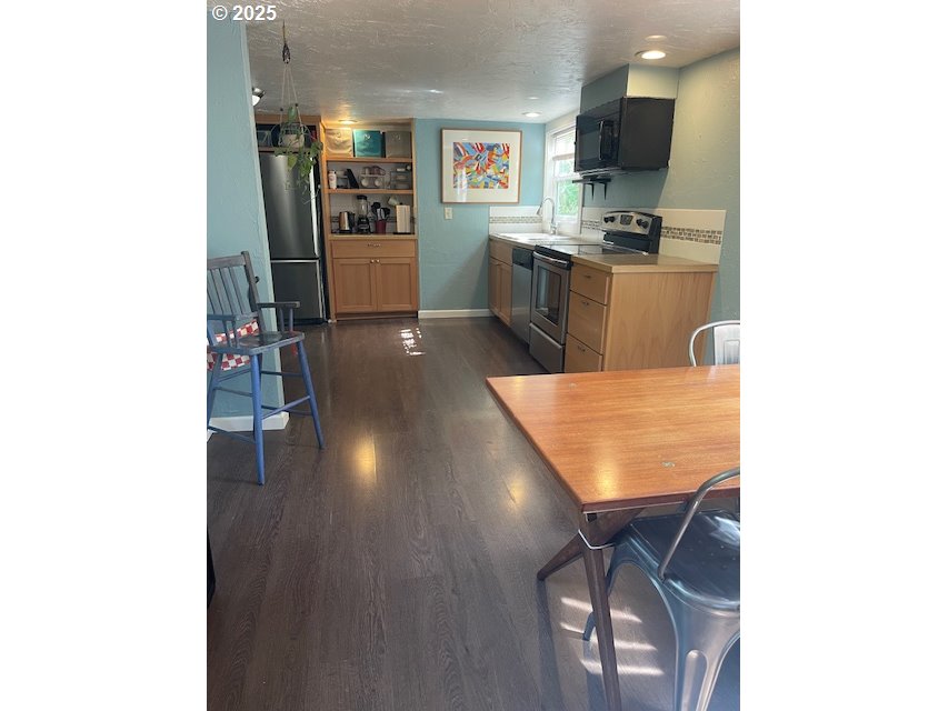 239 D Street Springfield, OR 97477 - Photo 5 of 14