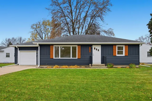 $285,000 | 1425 11th Street South, Fargo, ND 58103