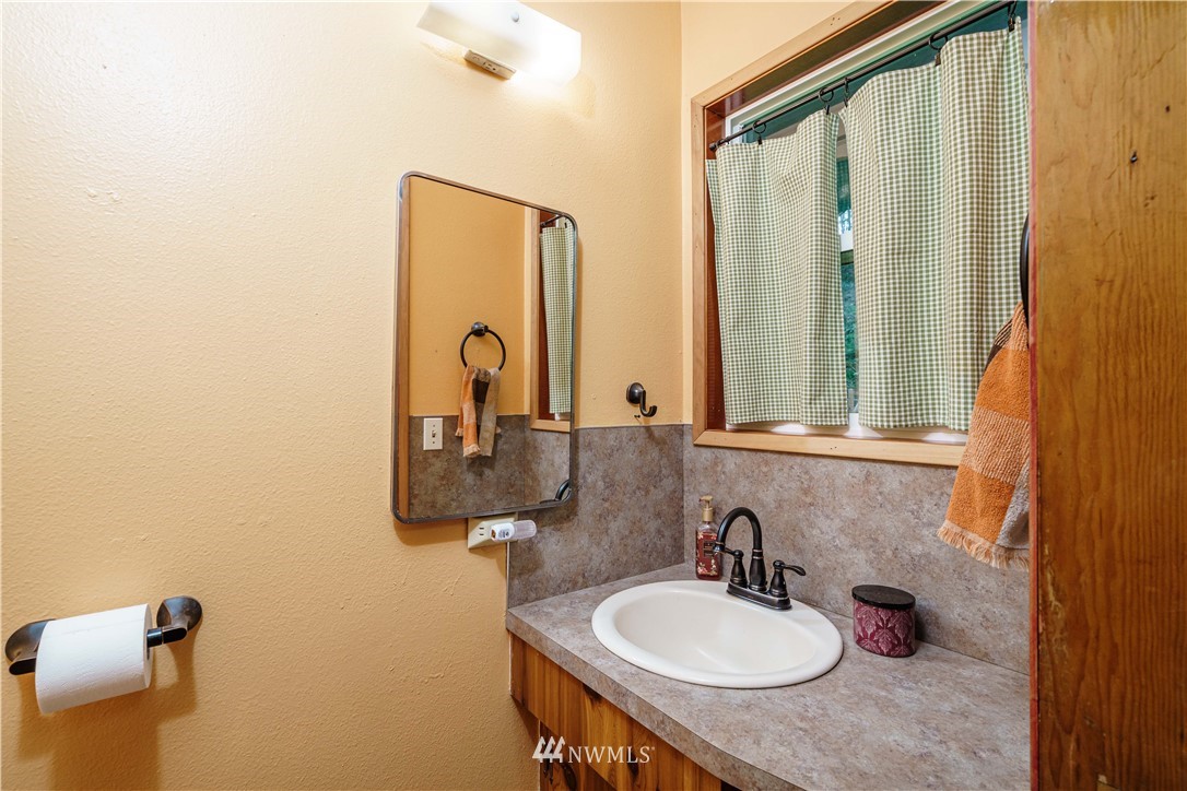2506 Hazel Dell Road Castle Rock, WA 98611 - Photo 12 of 40 Gallery Image 12
