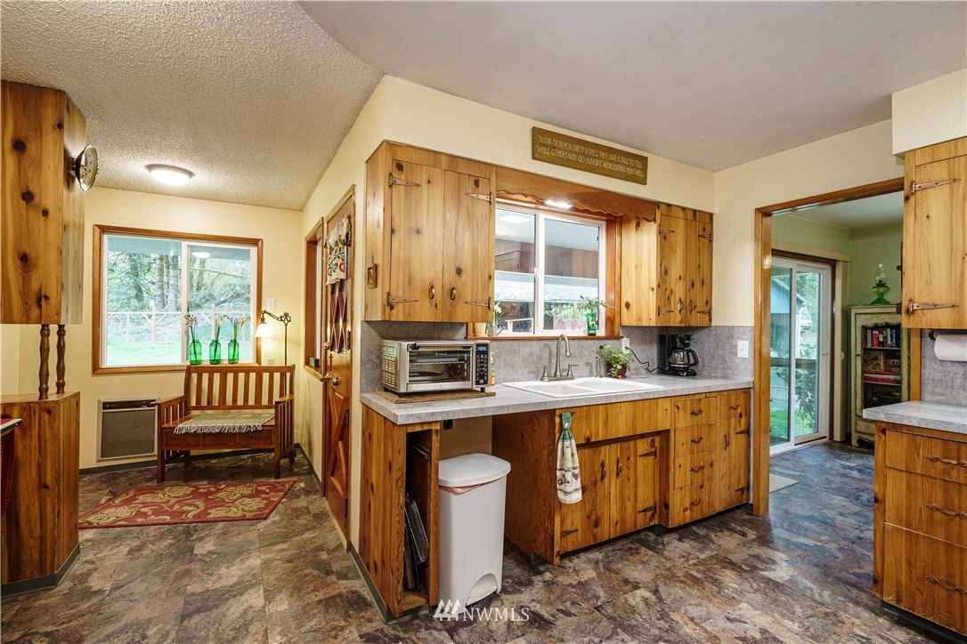 2506 Hazel Dell Road Castle Rock, WA 98611 - Photo 10 of 40 Gallery Image 10