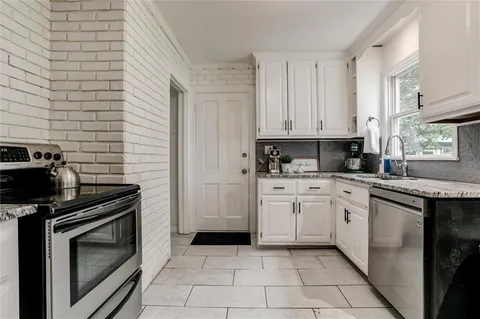 $359,900 | 8309 Belleview Avenue, Kansas City, MO 64114