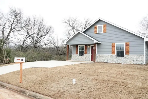$1,400 | 424 East Nelson Street, Denison, TX 75021