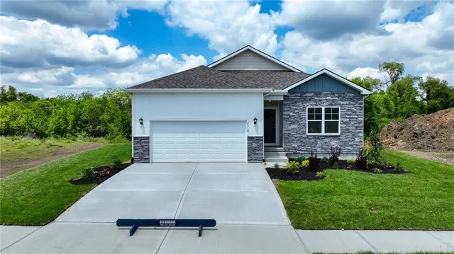 $434,990 | 2213 Crestview Court, Raymore, MO 64083
