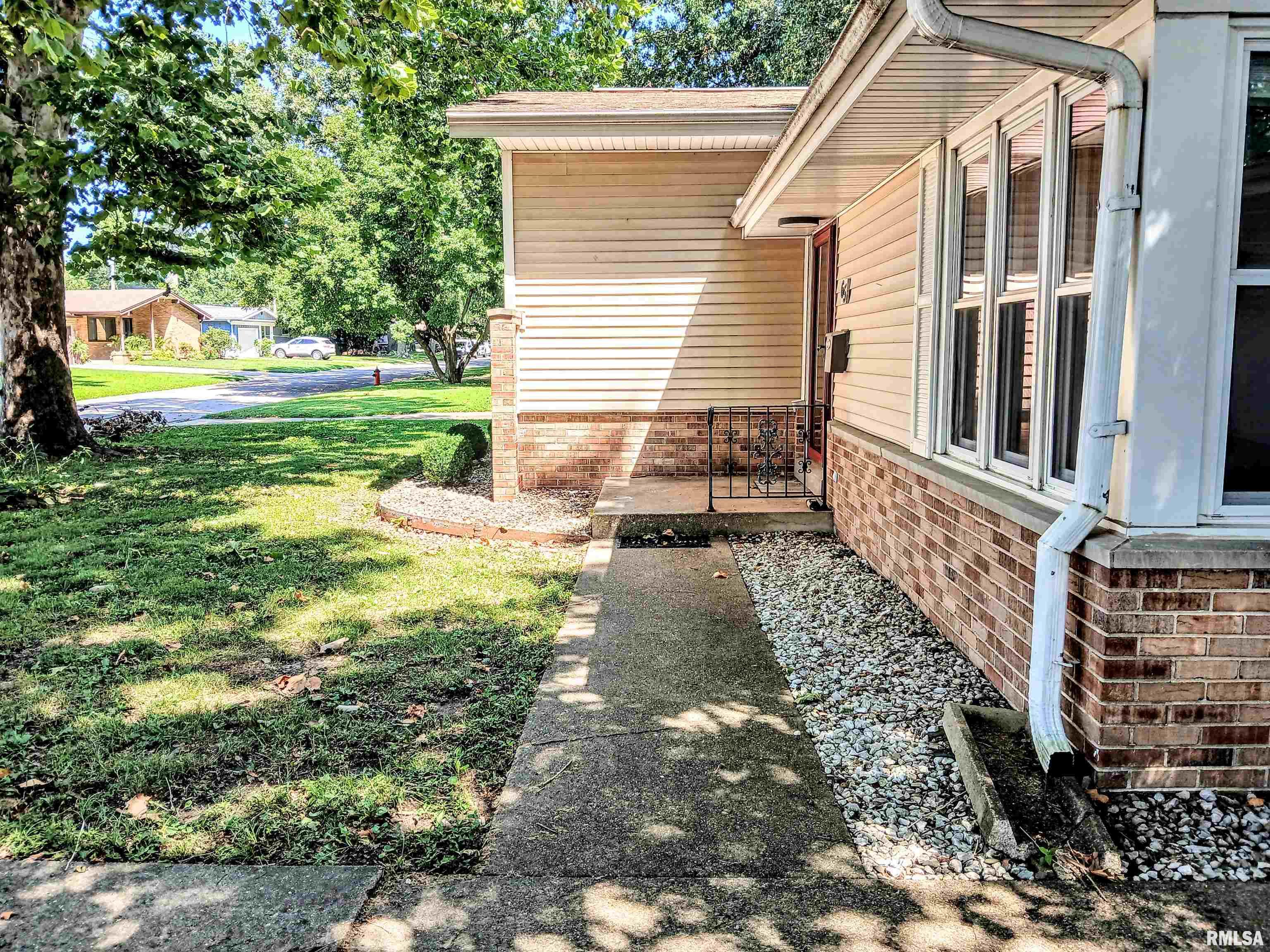 65 Lambert Lane Springfield, IL 62704 - Photo 5 of 40 Gallery Image 5