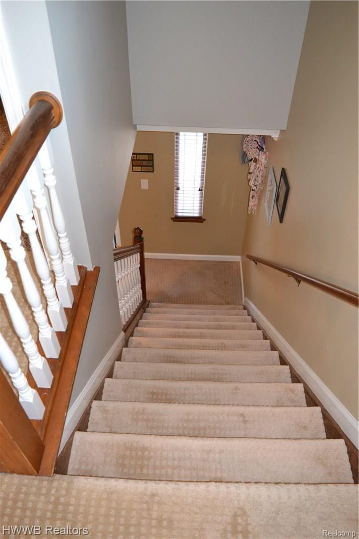 128 Linwood Avenue Rochester, MI 48307 - Photo 34 of 44 stairwell