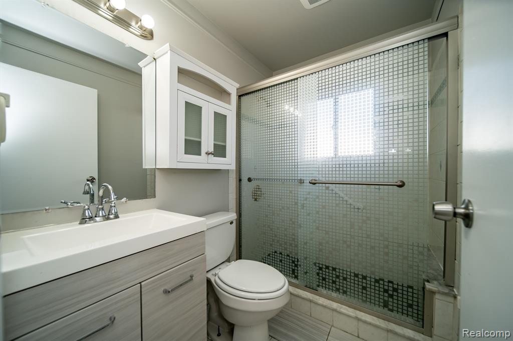 8233 Stephens Center Line, MI 48015 - Photo 24 of 48 Gallery Image 24