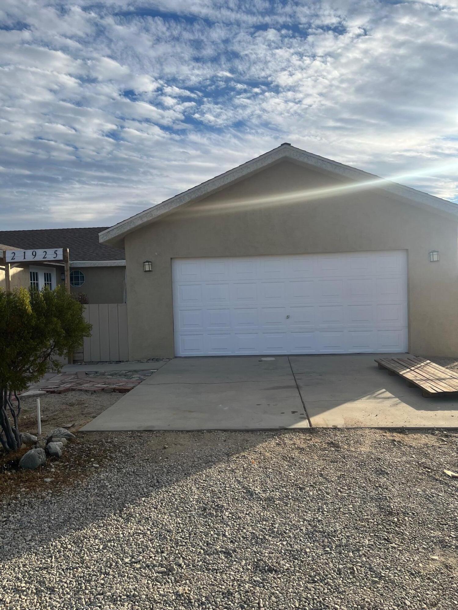 21925 Fort Tejon Road Llano, CA 93544 - Photo 2 of 10 a view of a garage