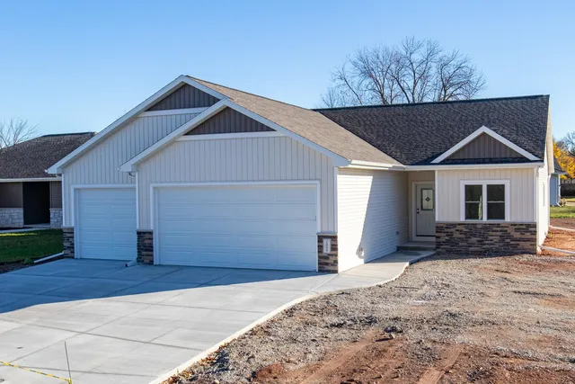 $449,900 | 1009 Lotus Trail, Menasha, WI 54952