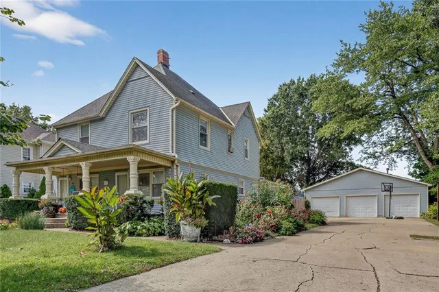 $230,000 | 417 South 2nd Street, Odessa, MO 64076