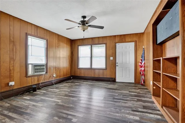 $230,000 | 417 South 2nd Street, Odessa, MO 64076