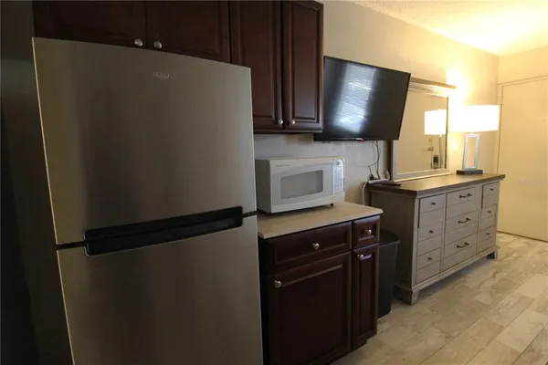$1,250 | 7150 North Tamiami Trail, Unit C226, Sarasota, FL 34243