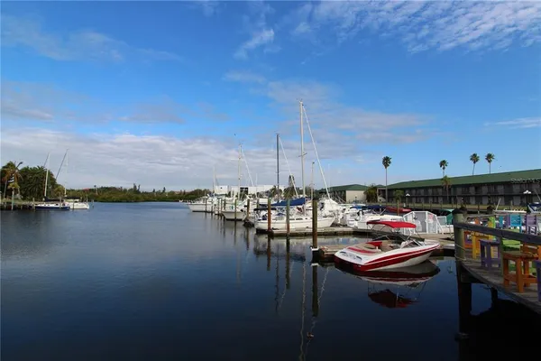 $1,250 | 7150 North Tamiami Trail, Unit C226, Sarasota, FL 34243