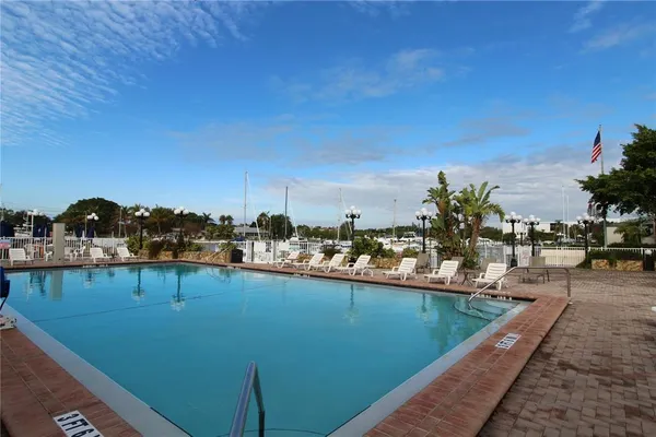 $1,250 | 7150 North Tamiami Trail, Unit C226, Sarasota, FL 34243