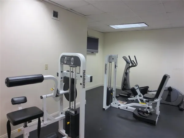$1,250 | 7150 North Tamiami Trail, Unit C226, Sarasota, FL 34243