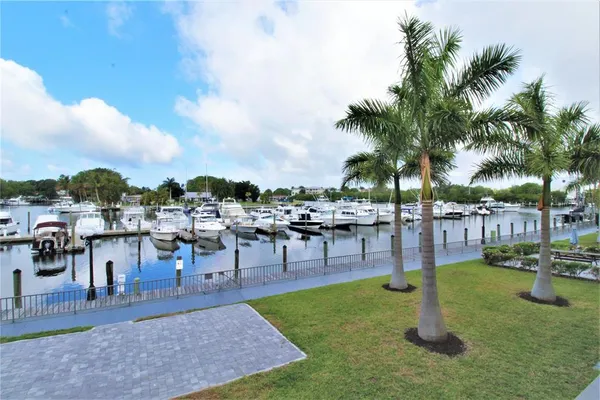 $1,250 | 7150 North Tamiami Trail, Unit C226, Sarasota, FL 34243