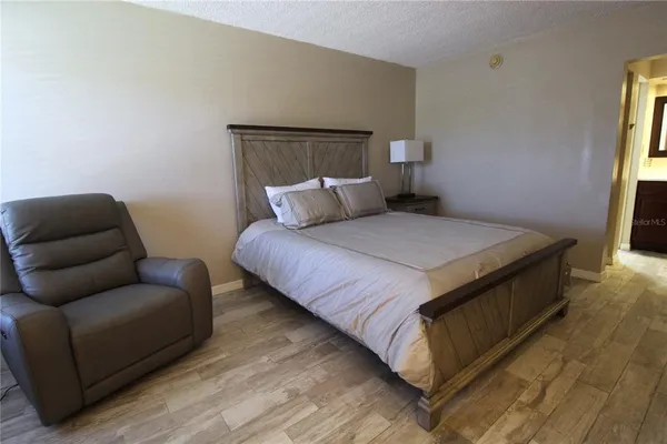 $1,250 | 7150 North Tamiami Trail, Unit C226, Sarasota, FL 34243