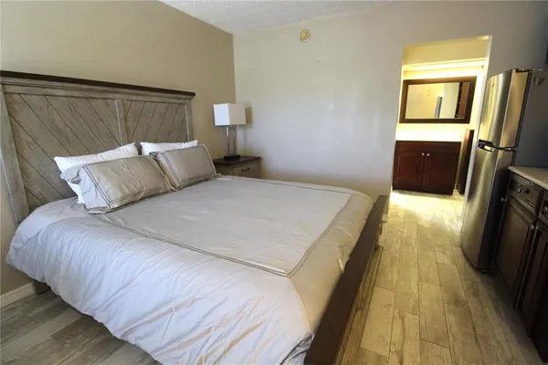 $1,250 | 7150 North Tamiami Trail, Unit C226, Sarasota, FL 34243