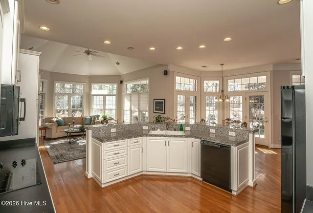 $760,000 | 523 Candlewick Lane Southwest, Ocean Isle Beach, NC 28469