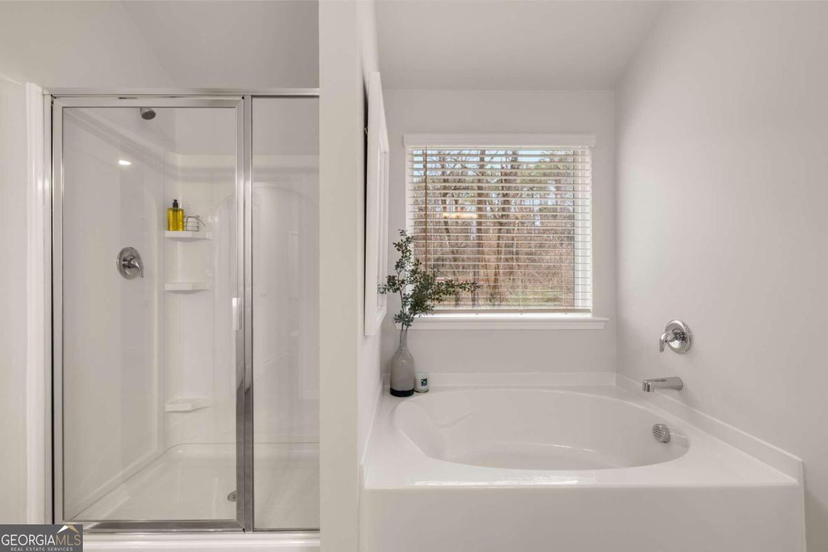 4004 Riverchess Lane Southwest Atlanta, GA 30331 - Photo 14 of 29