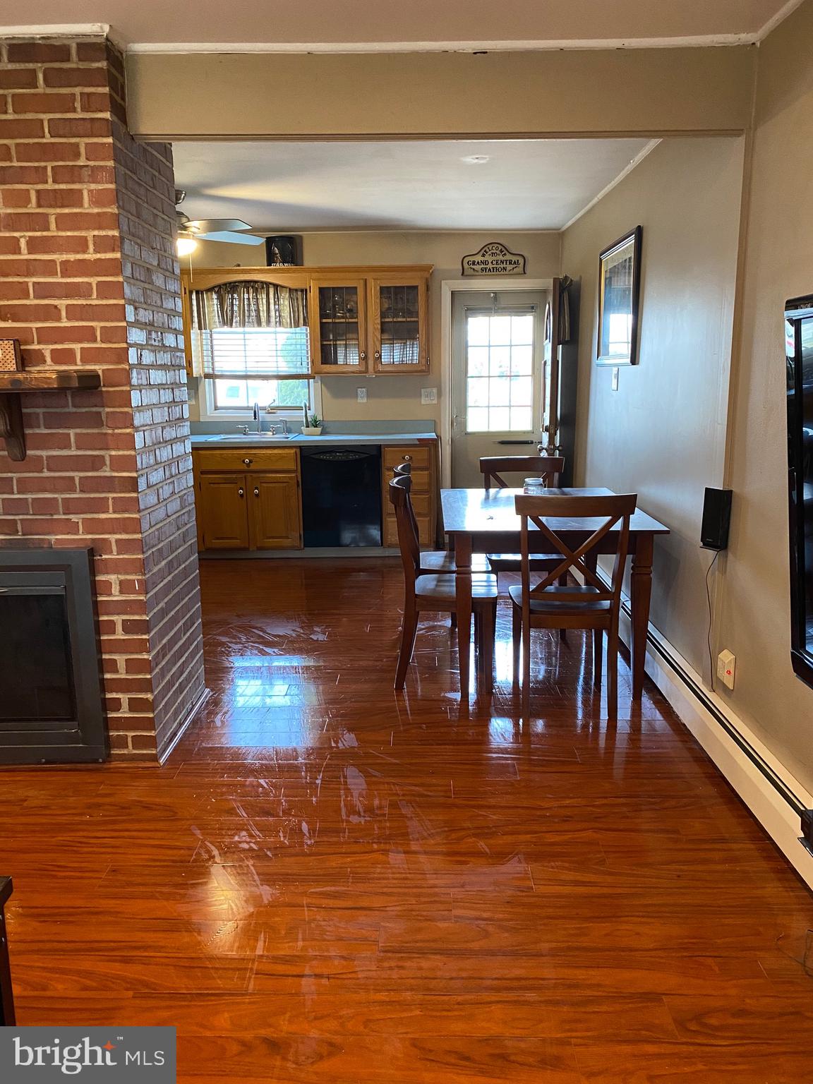 9209 Andover Road Philadelphia, PA 19114 - Photo 2 of 23 Beautiful New Flooring