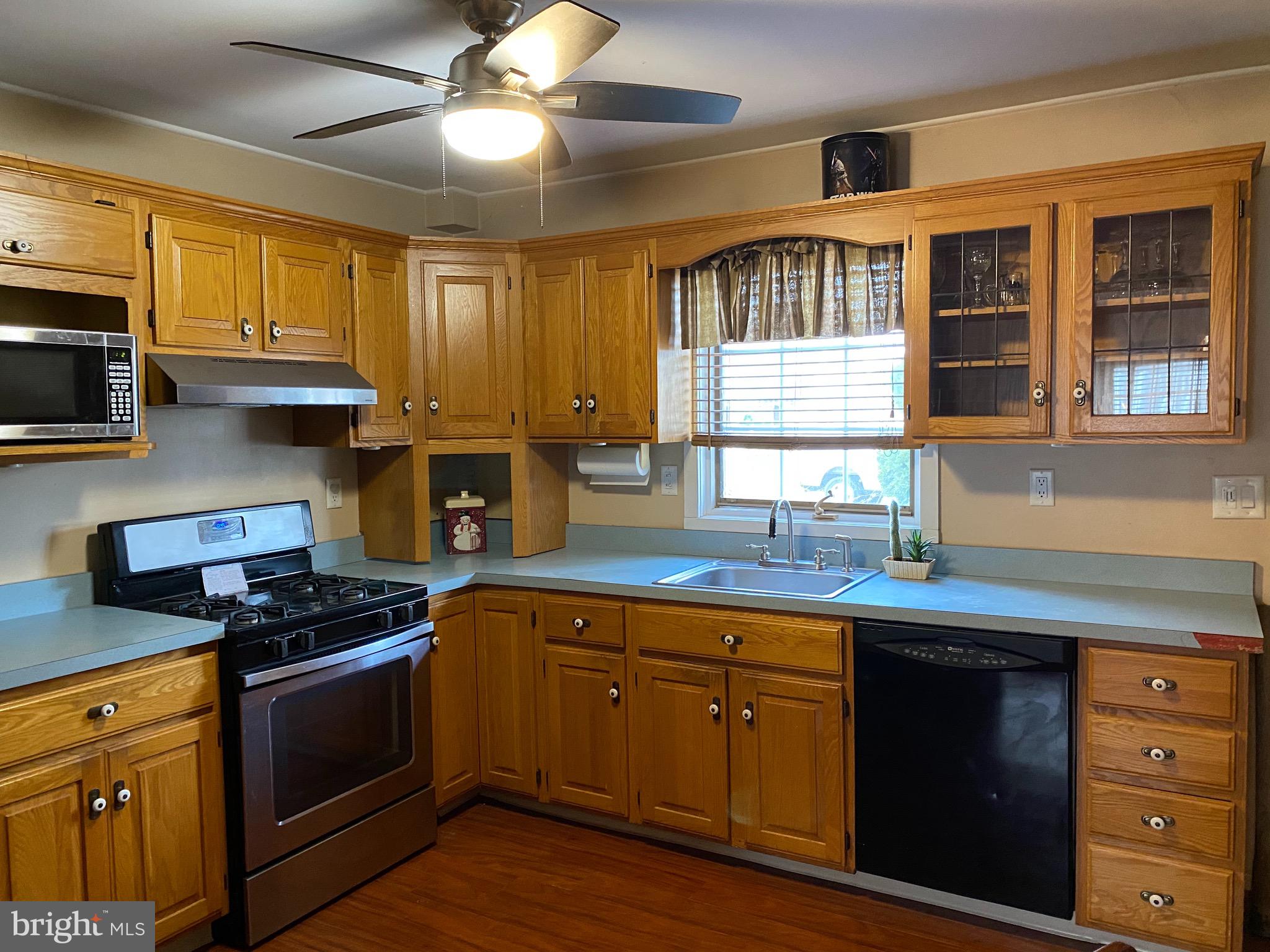 9209 Andover Road Philadelphia, PA 19114 - Photo 3 of 23 Large Kitchen with all wood cabinets.