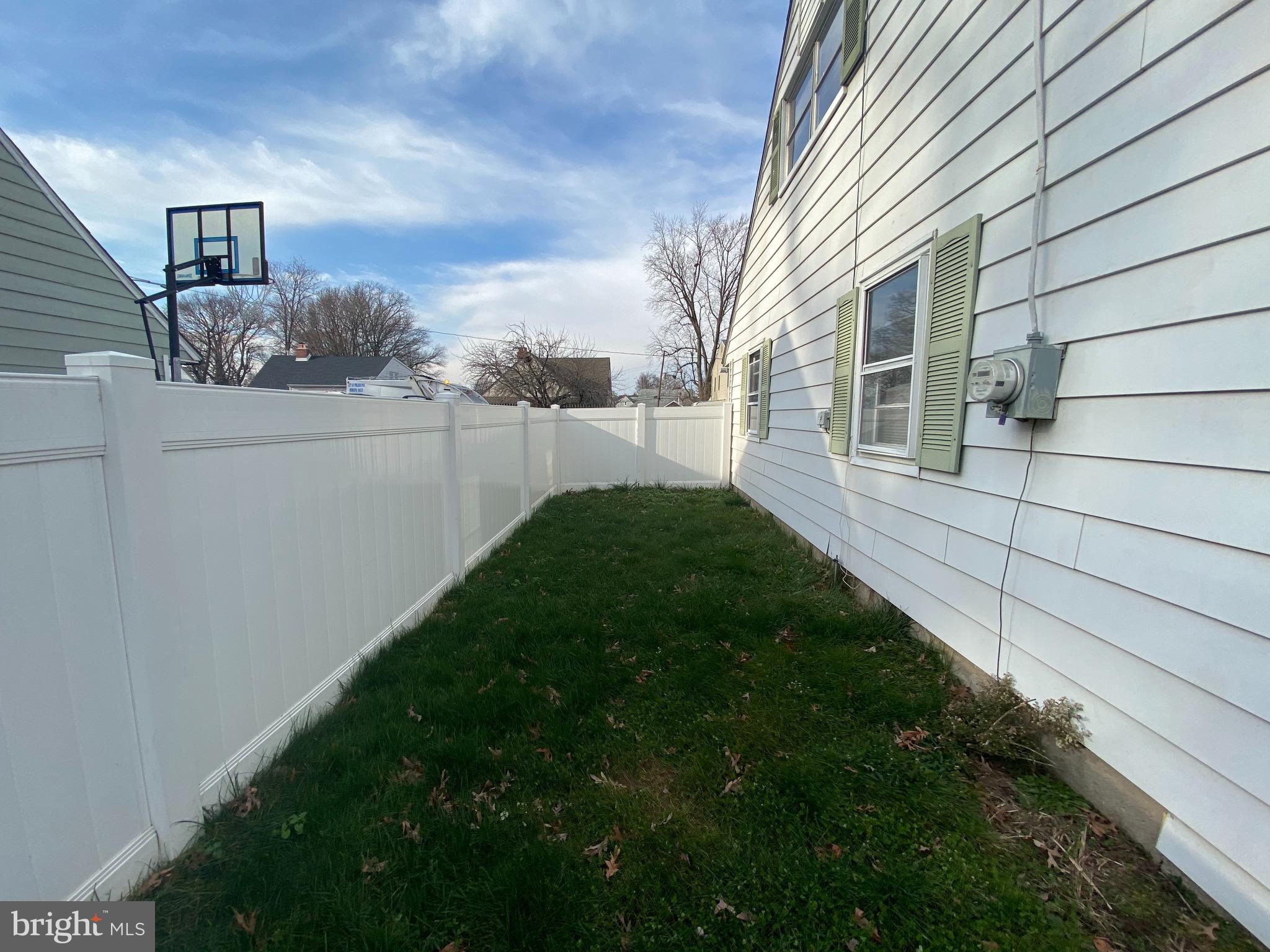 9209 Andover Road Philadelphia, PA 19114 - Photo 23 of 23 Private side Yard
