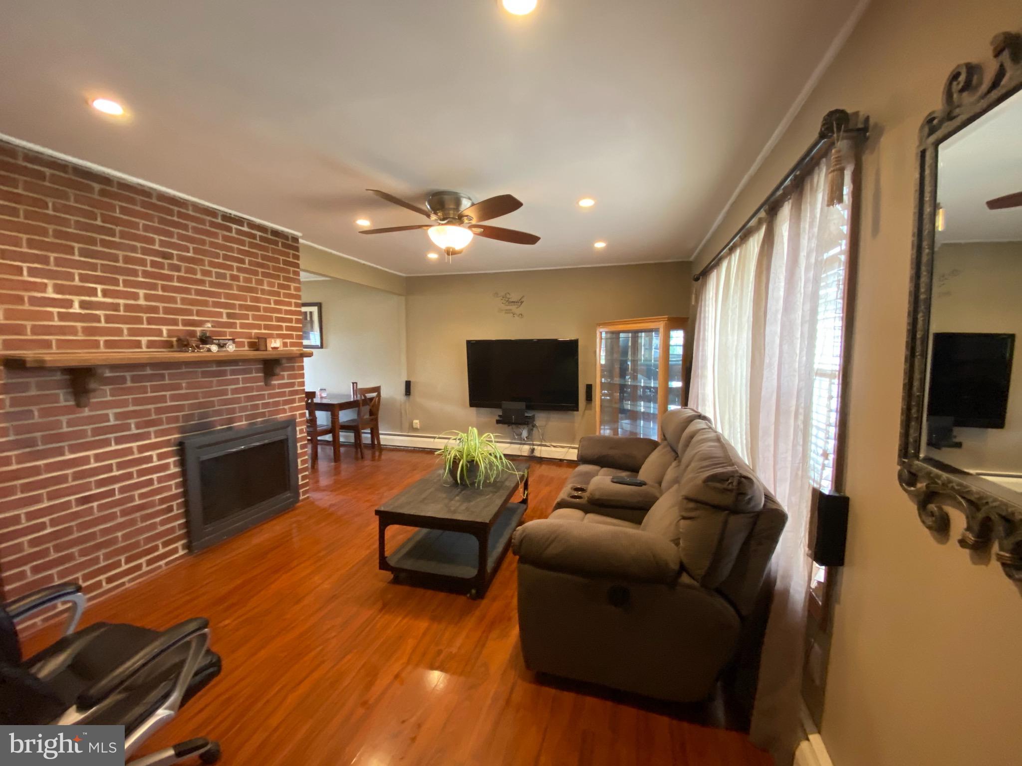 9209 Andover Road Philadelphia, PA 19114 - Photo 6 of 23 Living Room with recessed lighting.
