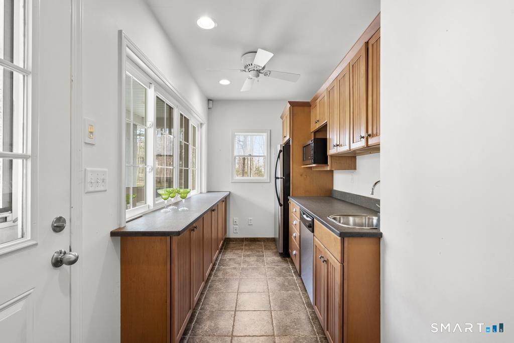 14 Cleft Rock Road Woodbridge, CT 06525 - Photo 35 of 40 pool house kitchen