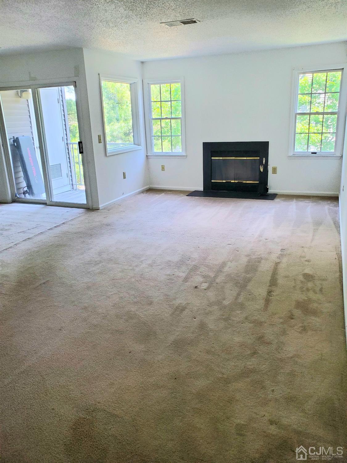 427 Edpas Road New Brunswick, NJ 08901 - Photo 5 of 11 an empty room with windows