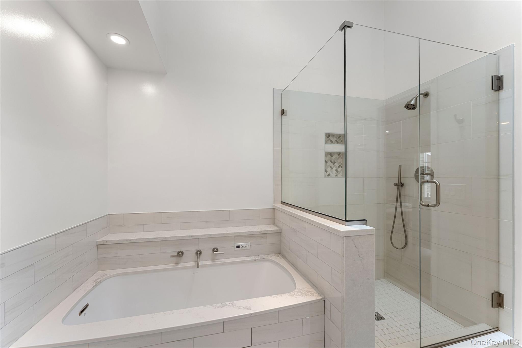 611 Pondside Drive White Plains, NY 10607 - Photo 14 of 40