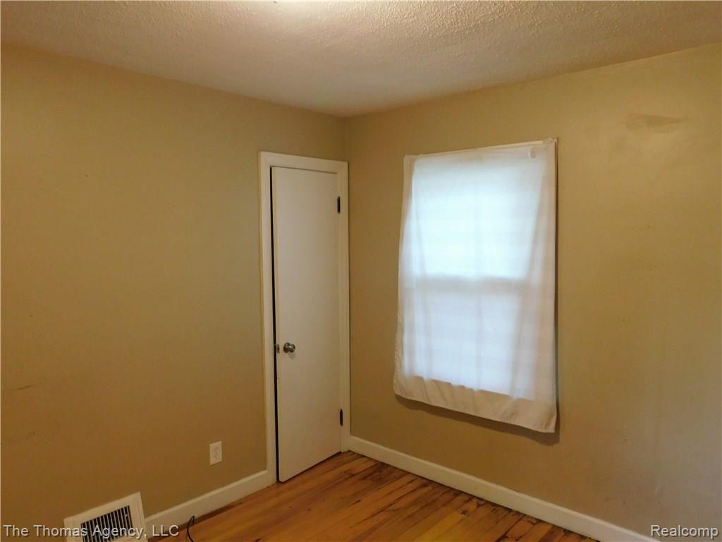15750 Stephens Road Eastpointe, MI 48021 - Photo 13 of 22 DSCN0056.JPG