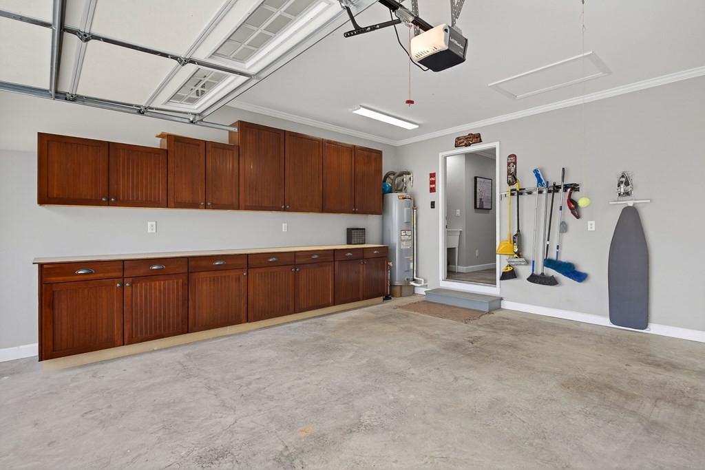 2195 Windle Community Road Cookeville, TN 38506 - Photo 20 of 22 a view of an empty room with cabinet