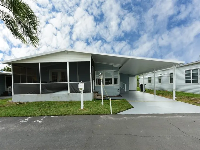 $66,900 | 3389 Lake Overlook Place, Lake Worth, FL 33462
