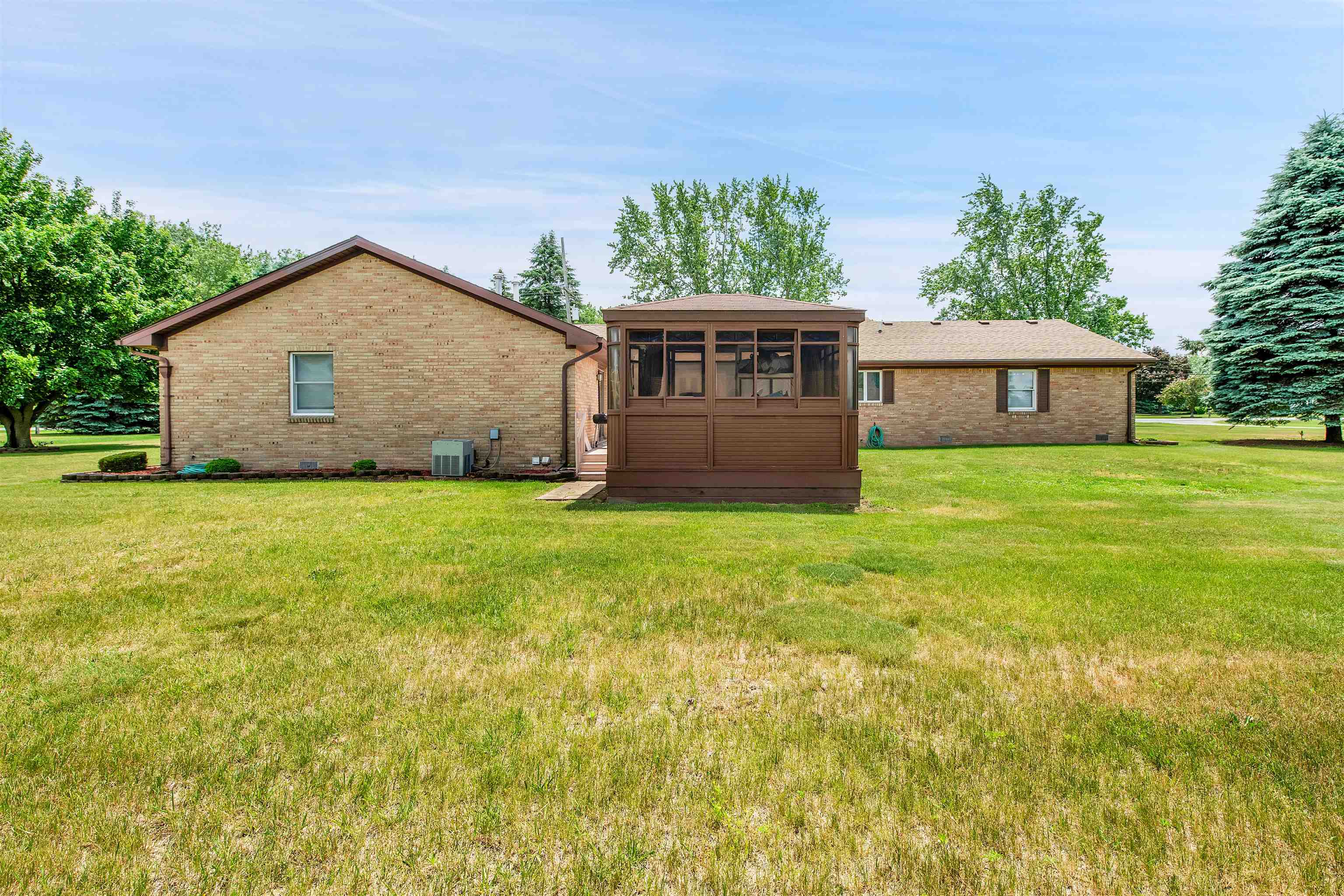 14684 Dixon Road Dundee, MI 48131 - Photo 23 of 42 50150953-FA15D5B9-D171-4982-BC69-F302635358D9.JPG
