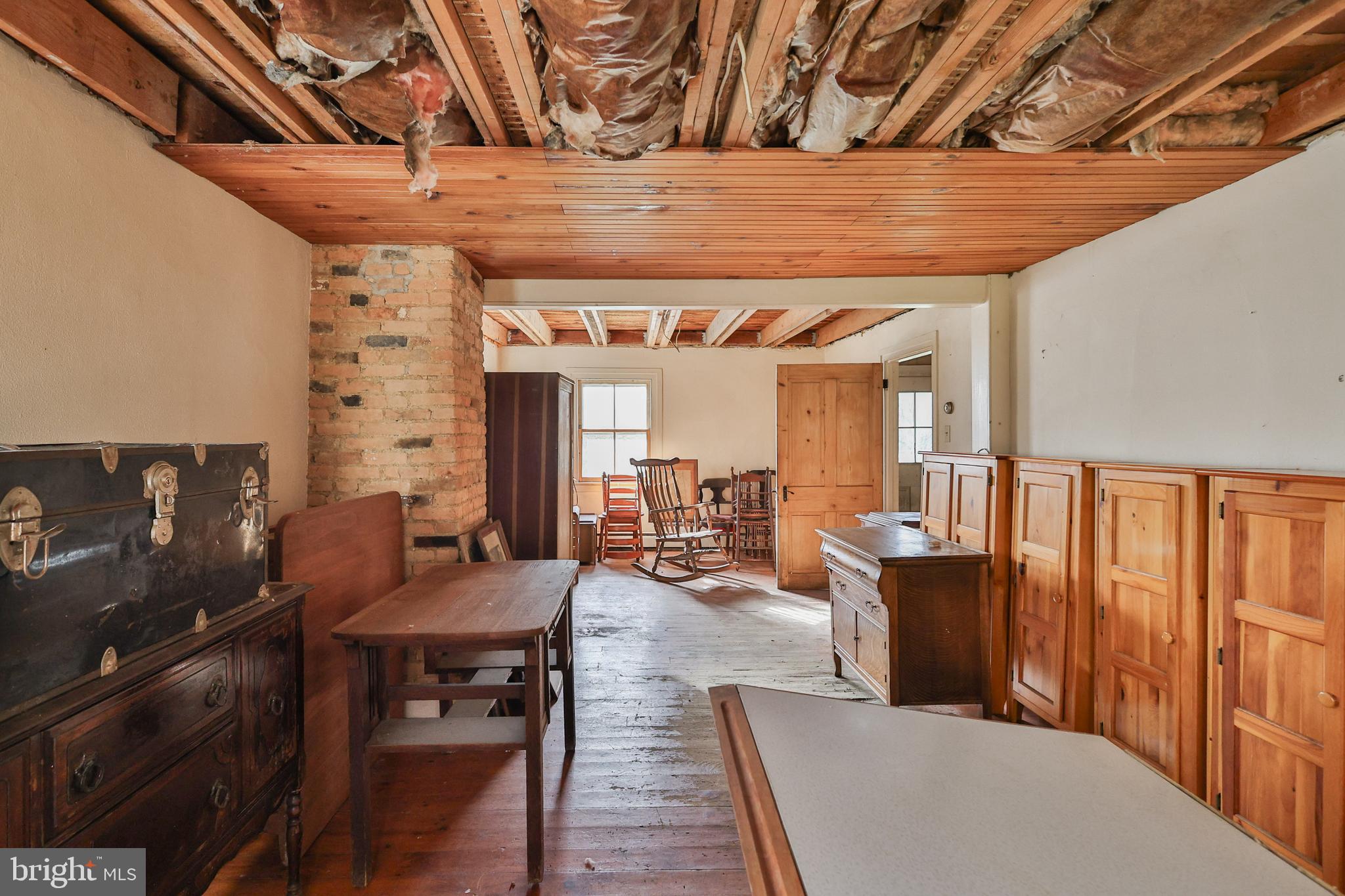 8659 Allemaengel Road Kempton, PA 19529 - Photo 20 of 71 a living room with furniture