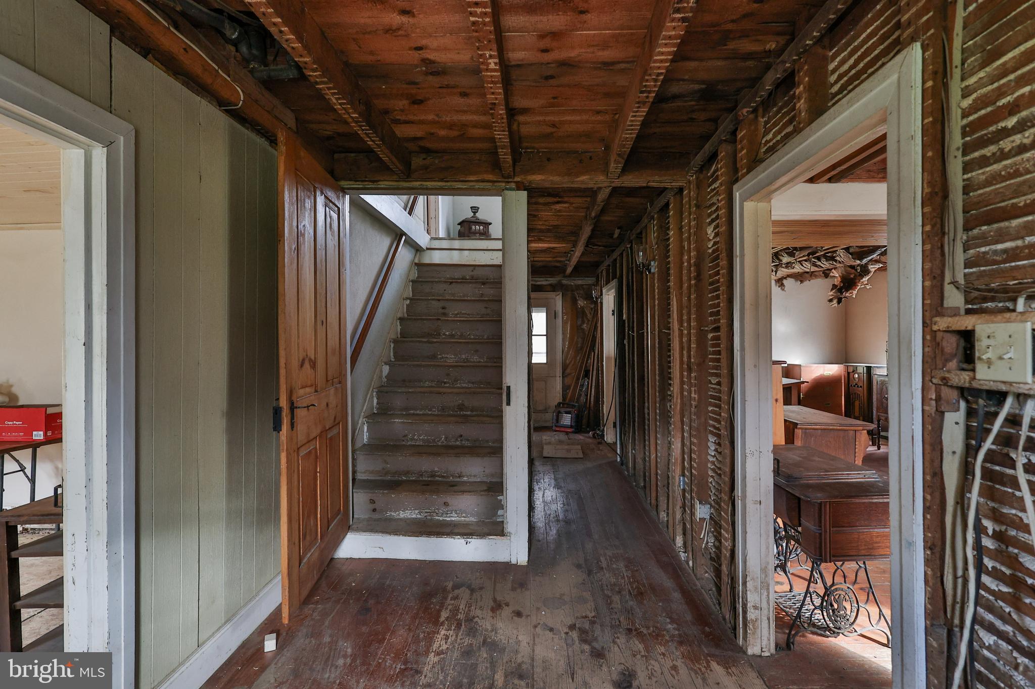 8659 Allemaengel Road Kempton, PA 19529 - Photo 10 of 71 a view of entryway