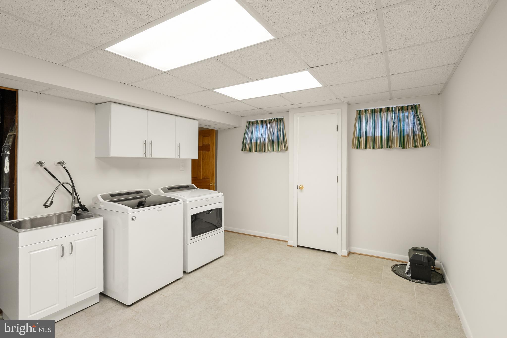 1838 Golf View Court Reston, VA 20190 - Photo 45 of 60 a kitchen with a stove and a refrigerator