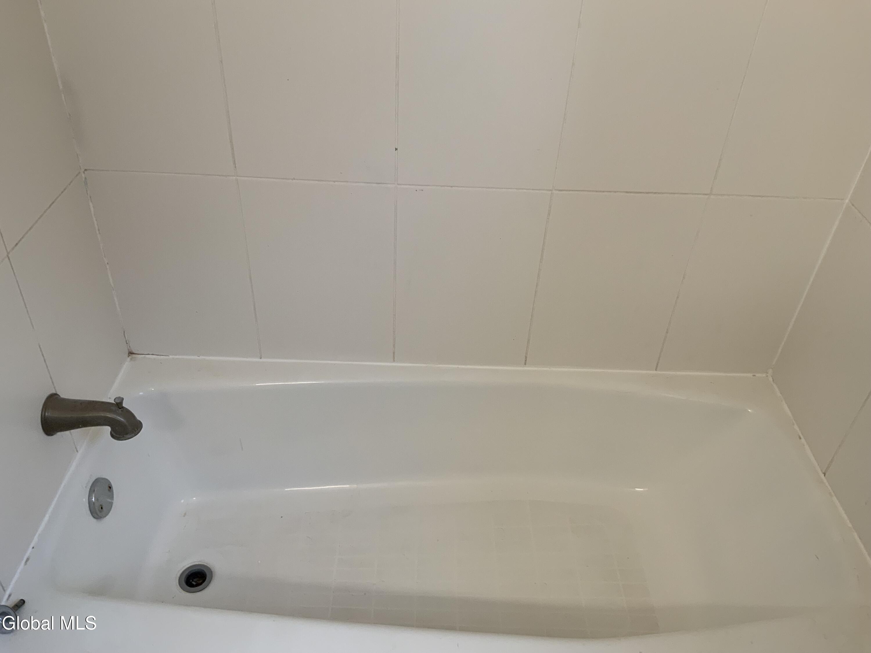 11-21 Ashdown Road, Unit 15C Clifton Park, NY 12019 - Photo 12 of 16 Bathroom