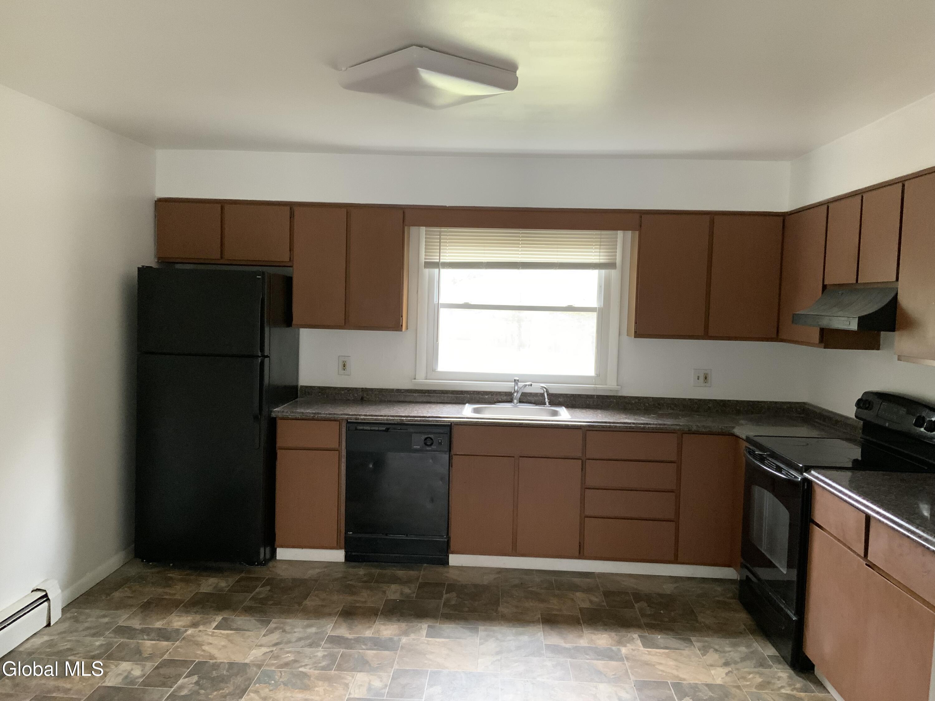 11-21 Ashdown Road, Unit 15C Clifton Park, NY 12019 - Photo 4 of 16 Kitchen