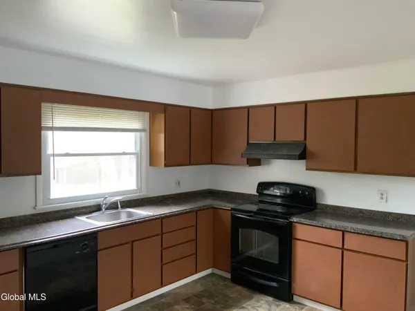 $1,500 | 11-21 Ashdown Road, Unit 15C, Clifton Park, NY 12019