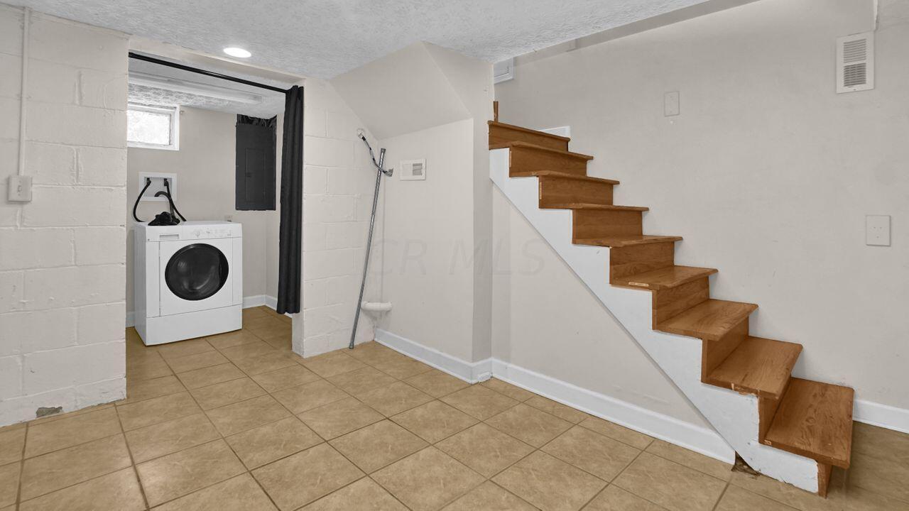 513 Elaine Road Columbus, OH 43213 - Photo 19 of 27 Basement Rec Room