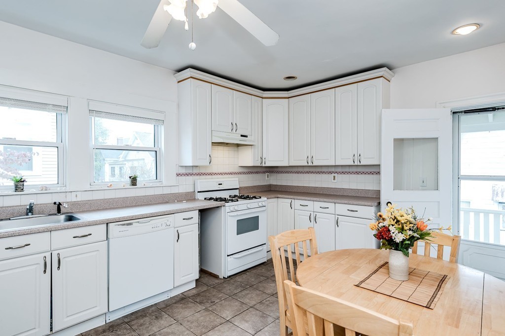 118 Hillside Road, Unit 118 Watertown, MA 02472 - Photo 4 of 25 Gallery Image 4