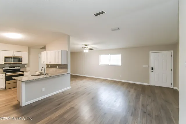 $1,690 | 7263 Eudine Drive North, Jacksonville, FL 32210