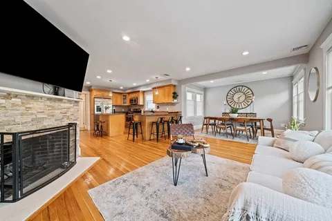 $929,000 | 324 Mt Auburn Street, Unit 2, Watertown, MA 02472