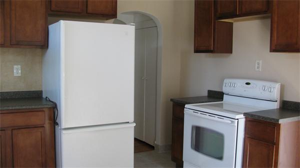 27 Ellsworth Avenue Springfield, MA 01118 - Photo 2 of 3