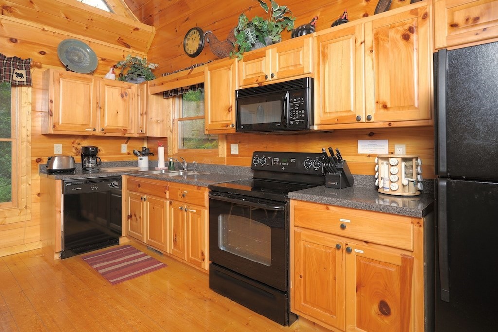 2253 Red Bud Road Sevierville, TN 37876 - Photo 7 of 24 Gallery Image 7